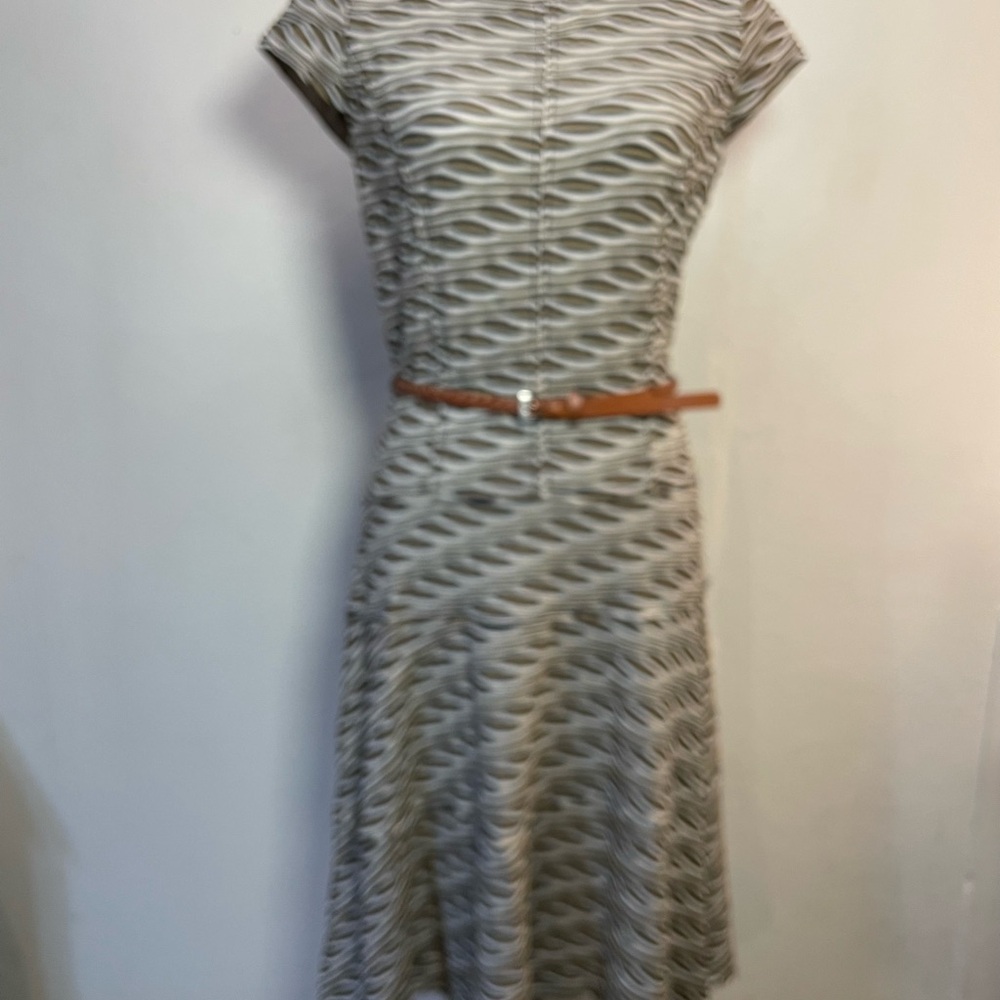 #0142 Sharagana abstract w/ textured pattern short sleeve dropped waist dress -8 - Picture 3 of 10